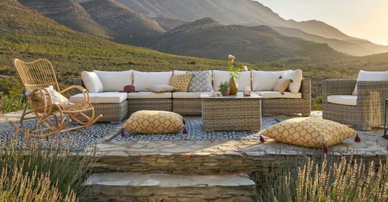 Round outdoor sectional